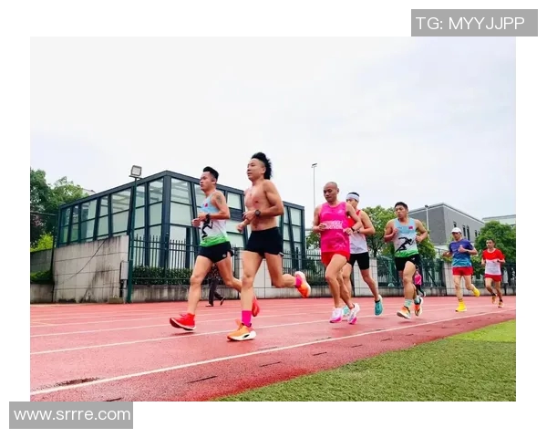 朝鲜足球明星风采展现：激情与荣耀交织的运动人生